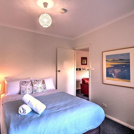 Cove Beach Apartment 1 Коулс-Бей Экстерьер фото
