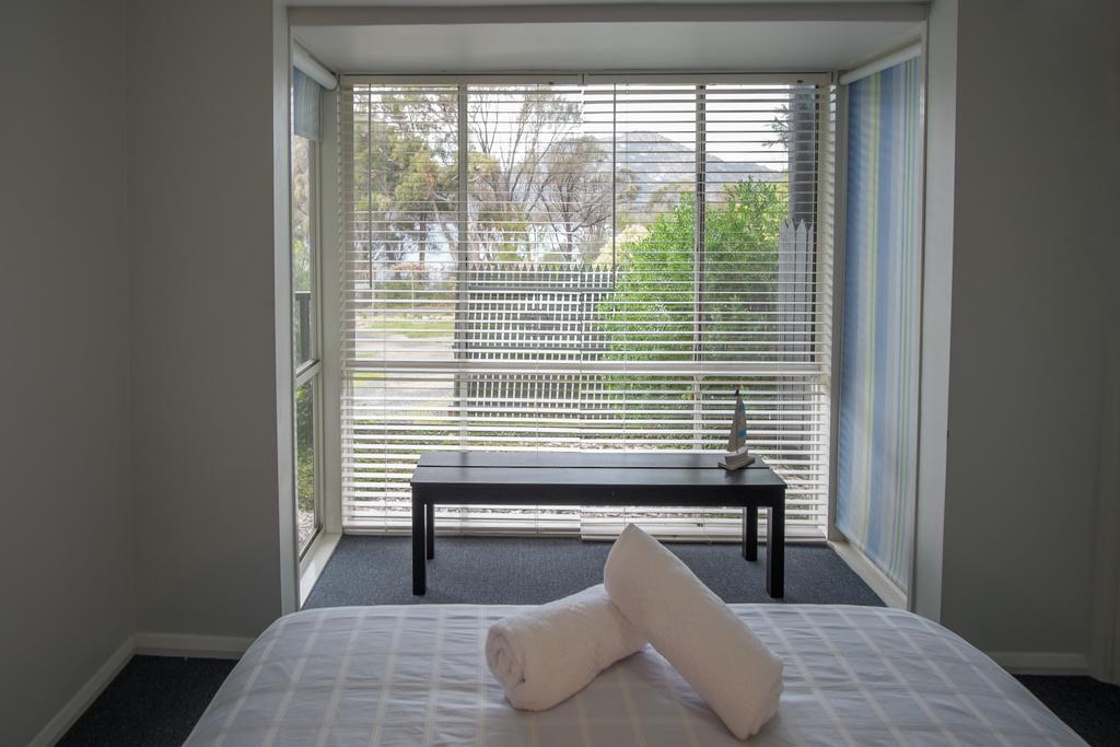 Cove Beach Apartment 1 Коулс-Бей Экстерьер фото